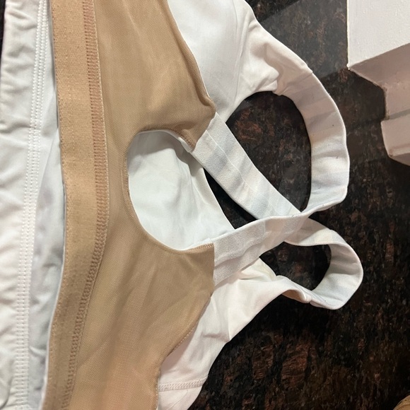 Lululemon Athletica Cream Sports Bra - Picture 10 of 10